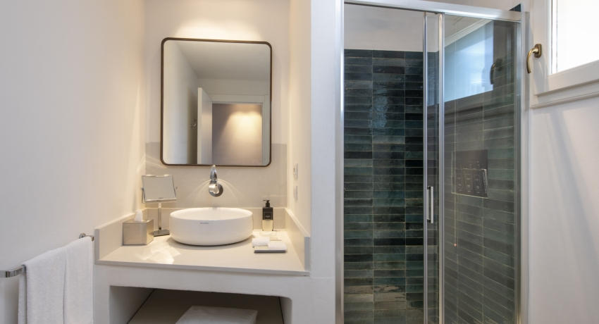 Baia di Chia Resort Sardinia_Newly Designed Bathrooms - Baia di Chia Resort, Curio Collection by Hilton
